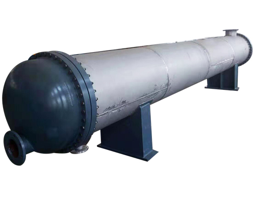 <b>我廠(chǎng)生產(chǎn)的列管式冷凝器(列管式換熱器) ，按材質(zhì)分為碳鋼列管冷凝、不銹鋼列管式冷凝器和碳鋼 與不銹鋼混合列管式冷凝三種，按形式分為固定管板式、浮頭式、U型管式換熱器， 按</b>