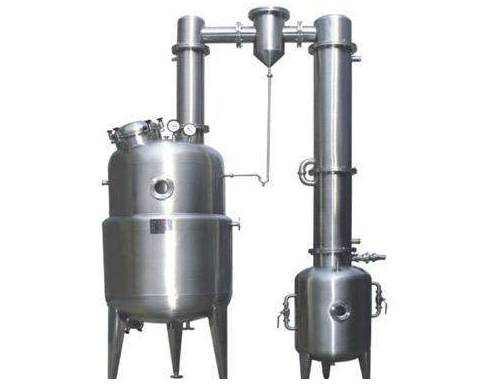 <b>主要用途： 主要適用于制藥、食品、化工等工業(yè)部門(mén)對液料的濃縮。并且亦能回收酒精和簡(jiǎn)單的回流提取。 結構： 本設備主要包括濃縮罐、第一冷凝器、汽液分離器、第二冷凝器、冷</b>